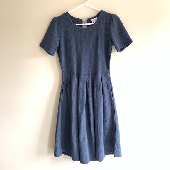 LuLaRoe Dresses & Skirts - Lularoe Amelia dress with pockets sz small